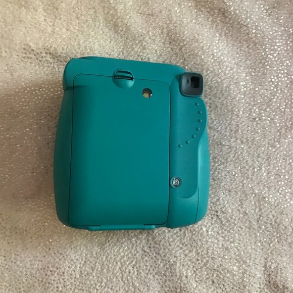 Fugifilm INSTAX 8 Camera with Box - Picture 3 of 6